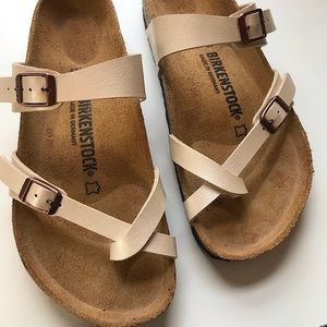 like new! Birkenstock Mayari sandals, size 8 (39)